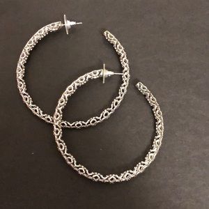 Maggie Kendra Scott earrings silver